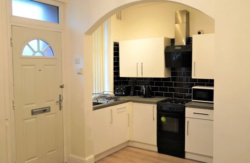 Leeds House | Modern Bright 2 bedroom Apartment in Leeds
