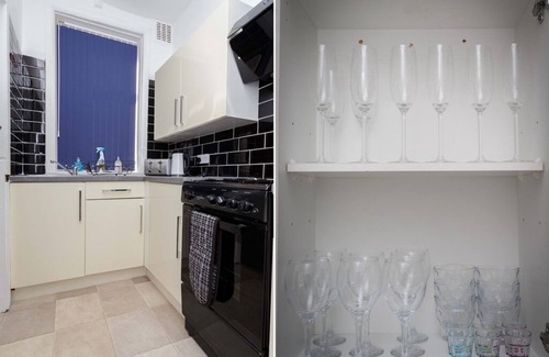 Leeds House | Modern Bright 2 bedroom Apartment in Leeds