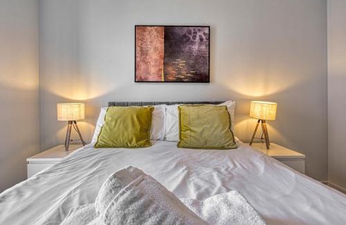 Salford Apartment | Modern Bright Apartment Media City Pass the Keys