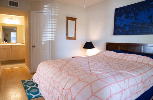 Allandale Condo | Modern Bright Condo with Washer inside, self check-in, gr8 location, quiet