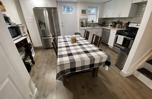 Crown Heights House | Modern, bright house with lovely back yard & patio