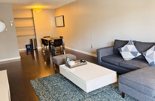 Fairview Condo | Modern & Bright West Broadway & Oak 1 Bedroom Unit