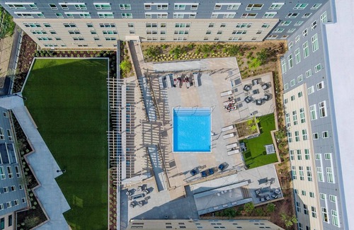 St. Elizabeth's Apartment | Modern Brighton 1BR w/W/D, Doorman, near T + Dining, by Blueground