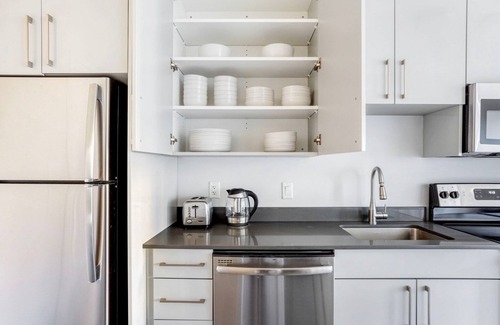 St. Elizabeth's Apartment | Modern Brighton 2BR w/Gym, nr Green Line & Dining, by Blueground