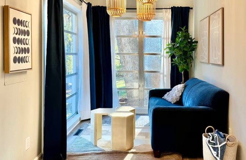 North Buckhead House | Modern Buckhead Retreat Sleeps 10: Families & Groups