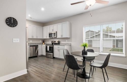 Grandville Condo | Modern Build 4BR 4BA Two Condo w Garage and Patio
