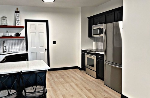 Independence House | Modern Bungalow, 6min from Stadiums!