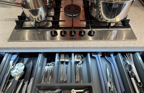 Sherwood Forest House | Modern Bungalow with Hot Tub & Outdoor Cinema