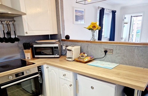 Walcott House | Modern Bungalow only a few minutes walk to the beach