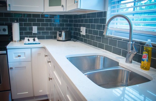 Charlotte House | Modern Bunglow 2mins to Airport, Uptown Charlotte, Panther Stadium, Spectrum, etc