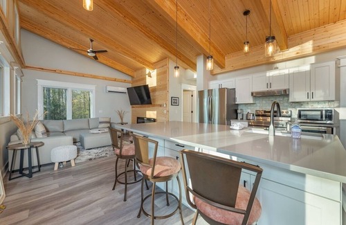 Lake Lure House | Modern Butterfly at Rumbling Bald