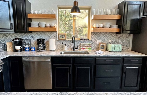 Valley of the Sun Cabin | 🏡Modern Cabin🌲Mountain Views🏔Arcade Games🕹Fun For All Ages 🐶 Pet Friendly