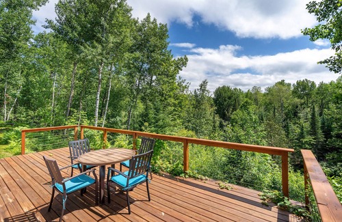 Mason Cabin | Modern Cabin on a River Bluff