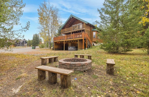 Island Park Cabin | Modern Cabin Perfect for YS Adventures: A/C, Hot Tub,Foosball Table, Fire Pit