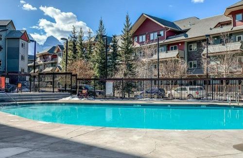 Canmore Apartment | Modern Cabin Vibes with pool at The Lodges