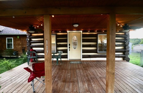 Fayetteville Cabin | Modern Cabin w/EV Charger & Work Setup!