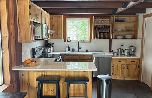 Weed Cabin | Modern Cabin w/Panoramic Mt Shasta View