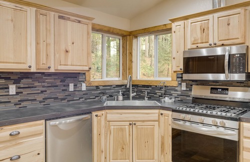 Glencoe Cabin | Modern cabin w/separate studio! Close to lakes, bike/hike trails, ski slopes