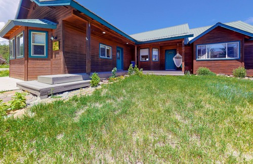 Pagosa Highlands House | Modern cabin with deck, BBQ, & on-site amenity add-ons - near lake & hiking