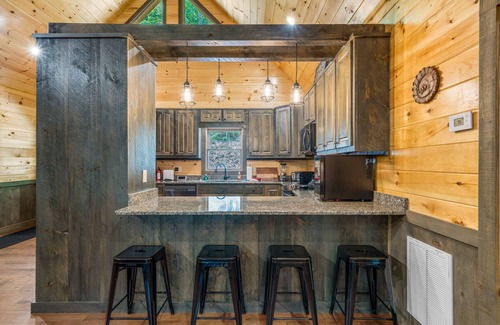 Morganton Cabin | Modern cabin with private hot tub, screened deck, gas fireplace, & central AC