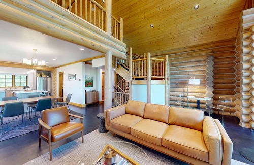 Victor House | Modern cabin with private hot tub, mountain views, expansive deck & arcade game