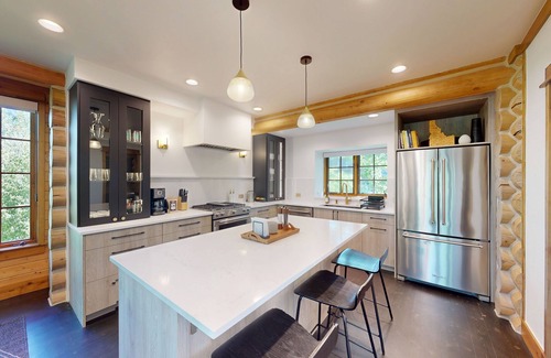Victor House | Modern cabin with private hot tub, mountain views, expansive deck & arcade game
