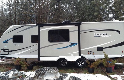 Baring House | Modern camper in mountains, perfect ski pad...beach access! One night minimum!