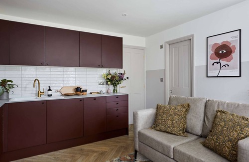 Pontcanna Apartment | Modern Central Apartment by Black Door Stays