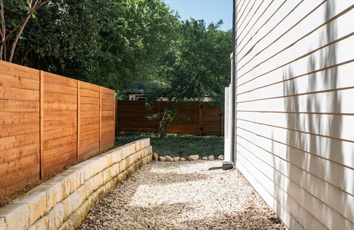 Barton Hills Condo | Modern Central ATX Condo. Walk to Zilker Park, Barton Springs & Lady Bird Lake