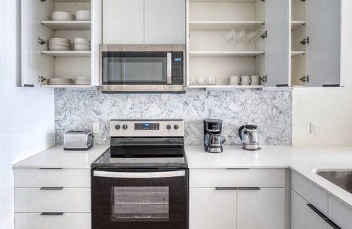 Brentwood Apartment | Modern Central Austin 1BR w/ Pool, Roof & W/D, nr Domain, by Blueground