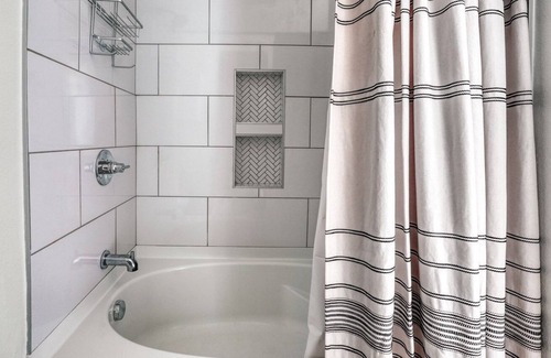 Brentwood Apartment | Modern Central Austin 1BR w/ Pool, Roof & W/D, nr Domain, by Blueground