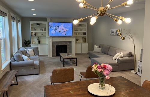 Gig Harbor House | Modern centrally located family friendly home.