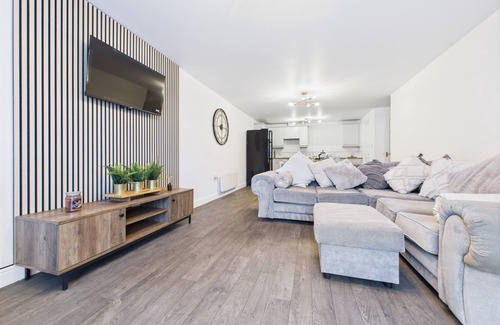 West Thurrock Apartment | Modern ChaffordHundred Apartment Long Stay sleeps2