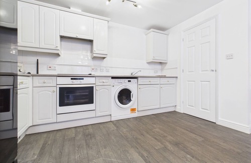 West Thurrock Apartment | Modern ChaffordHundred Apartment Long Stay sleeps2