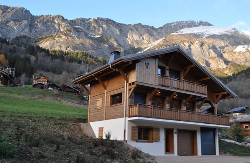 Abondance Ski Chalet | Modern chalet for 10 people in Abondance, warm and discreet