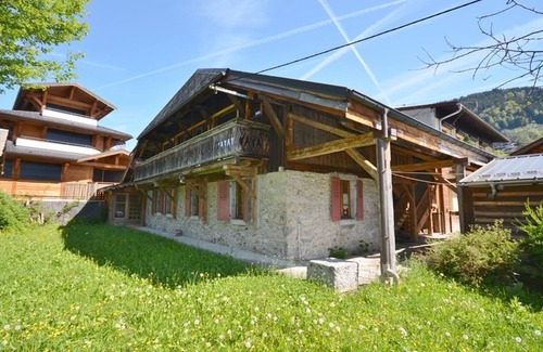 Morzine Apartment | Modern chalet for 10 near slopes with parking and WIFI