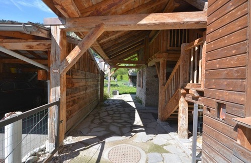 Morzine Apartment | Modern chalet for 10 near slopes with parking and WIFI