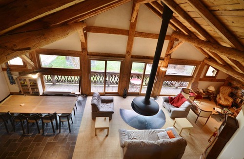 Morzine Apartment | Modern chalet for 10 near slopes with parking and WIFI