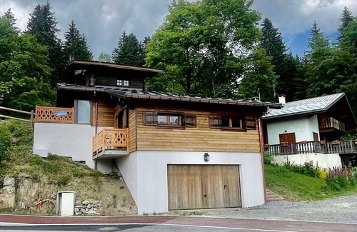 Crest-Voland Ski Chalet | Modern chalet for 4 with terrace, mezzanine and parking
