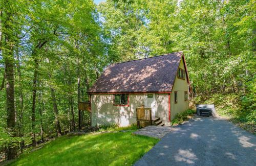 Ridgeway Ski Chalet | Modern Chalet w Hot Tub, Large Deck, Grill & WiFi