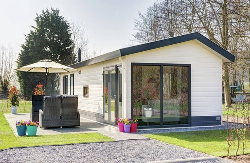 Municipality of Noordwijk Ski Chalet | Modern chalet with dishwasher in Noordwijk