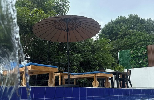 Turbaco Ski Chalet | Modern chalet with private pool, perfect for relaxing surrounded by nature.