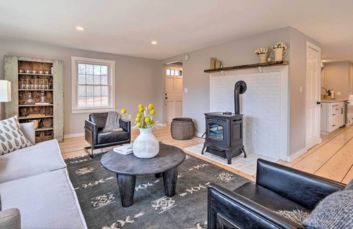Chester House | Modern Chester Escape < 20 Mi to Bromley Mtn!