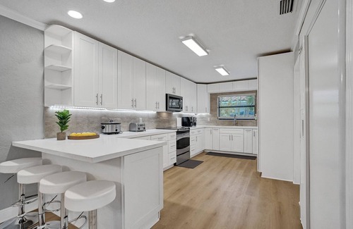 Pompano Beach Villa | Modern Chic 7-BR w/Amazing Pool & Gameroom
