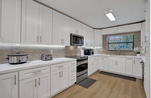 Pompano Beach Villa | Modern Chic 7-BR w/Amazing Pool & Gameroom