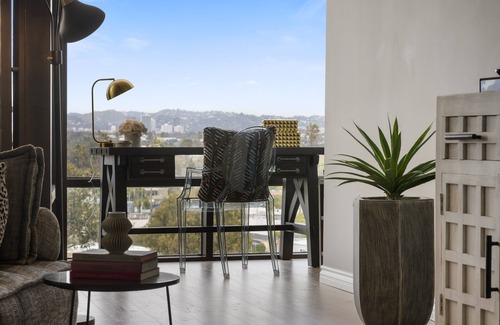Venice Condo | Modern, Chic Marina Retreat w/Gorgeous City Views | Office Space w/Wifi