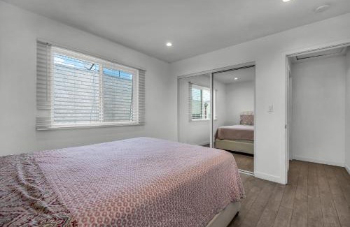 Wilshire Apartment | Modern Chic One Bedroom In Hollywood-Koreatown Area With Parking