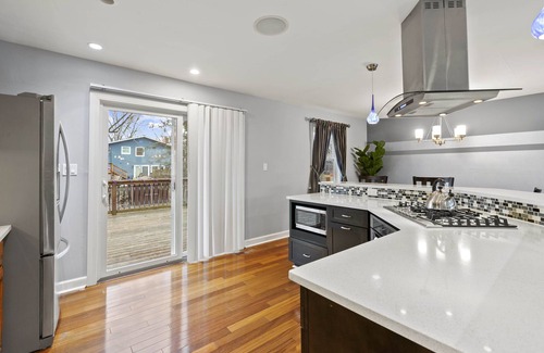 Downers Grove House | Modern Chicago Getaway