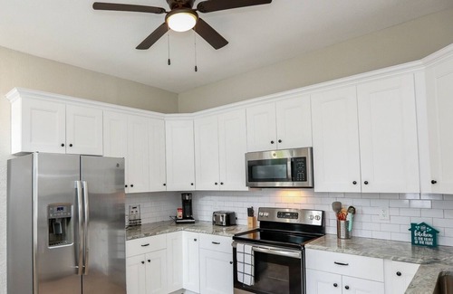 Portsmouth House | Modern Chic’s Corner 4Beds 2baths w/Grill
