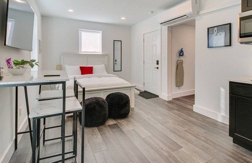 Norwood Apartment | Modern Cincinnati Studio ~ 8 Mi to Findlay Market!
